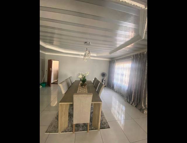 5 BEDROOM HOUSE FOR SALE IN AERORAND